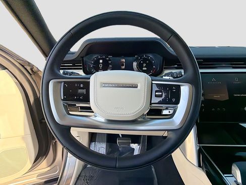 Used 2025 Land Rover Range Rover SE image 40