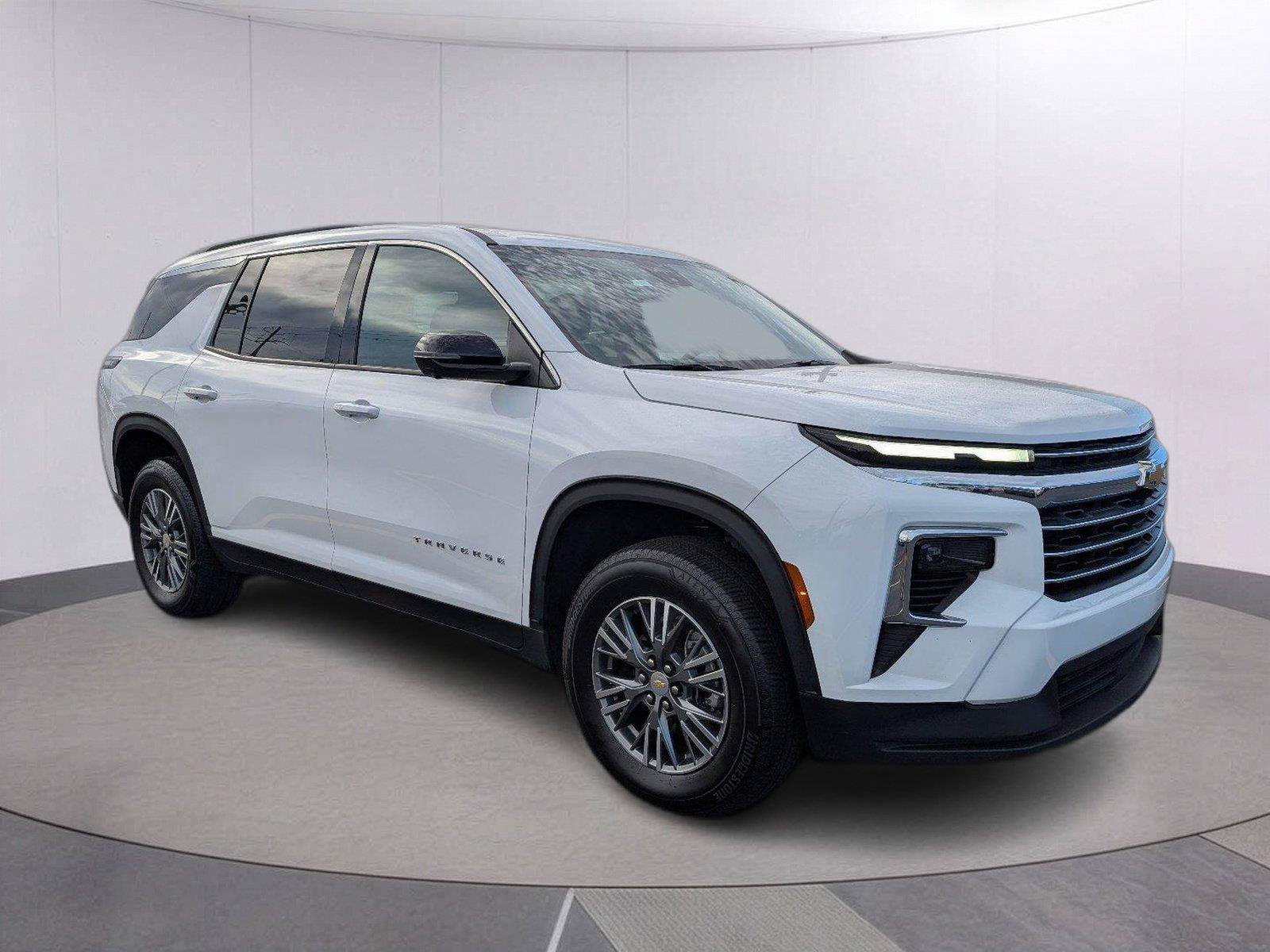 Used 2026 Chevrolet Traverse LT w/ Driver Confidence Package FWD image 9