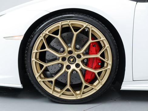 Used 2024 Lamborghini Huracan EVO image 37