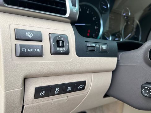 Used 2013 Lexus LX 570 4WD w/ Luxury Pkg image 26