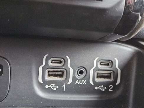 Used 2019 RAM 1500 Laramie AWD/4WD image 13