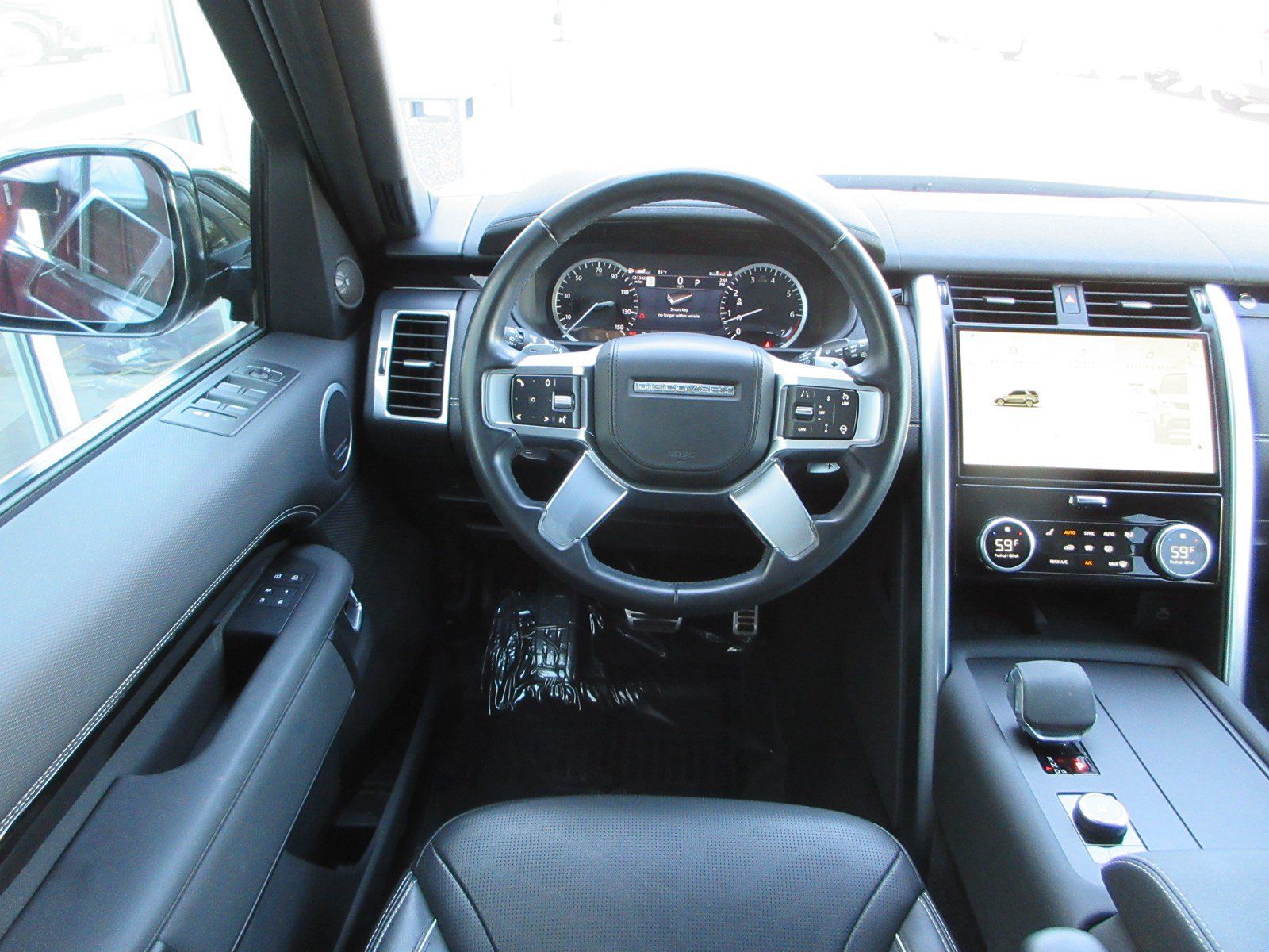 Used 2023 Land Rover Discovery Metropolitan Edition AWD/4WD image 36