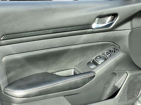 Used 2024 Nissan Altima 2.5 SV image 15