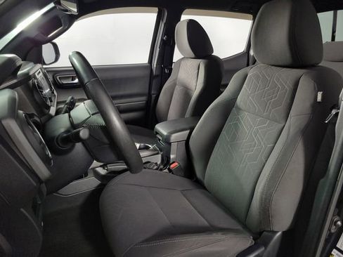 Used 2017 Toyota Tacoma TRD Off-Road AWD/4WD image 15