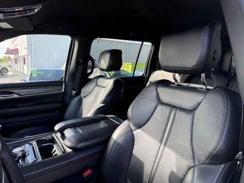 Used 2024 Jeep Wagoneer L Series II w/ Flexible Seating Group image 12