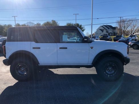 New 2025 Ford Bronco Badlands image 6