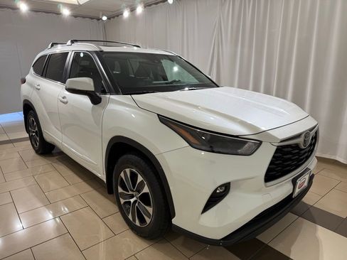 Used 2023 Toyota Highlander XLE AWD/4WD image 7