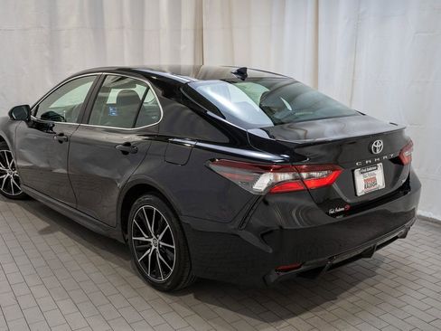 Used 2023 Toyota Camry SE image 3