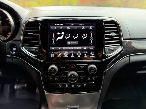 Used 2020 Jeep Grand Cherokee Overland image 19