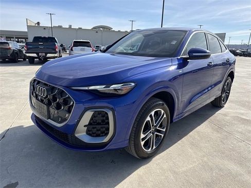 Certified 2025 Audi Q5 Premium w/ Convenience Package image 3