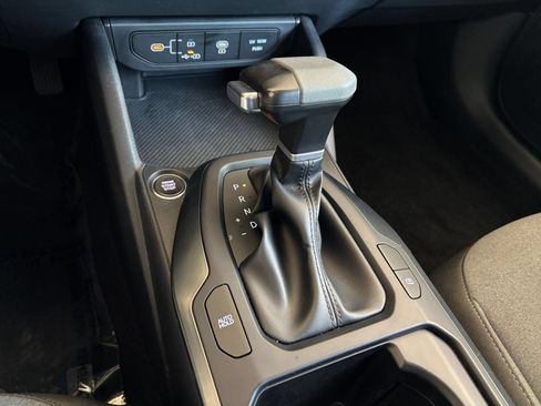 Used 2025 Kia K4 FWD image 40