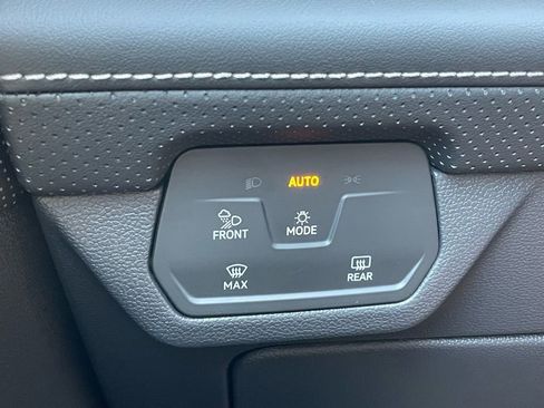 Used 2026 Volkswagen Atlas SE w/ Panoramic Sunroof Package FWD image 12