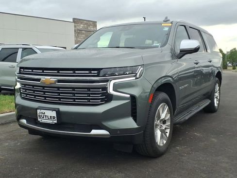 Used 2023 Chevrolet Suburban Premier AWD/4WD image 1