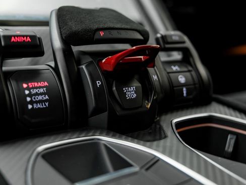 Used 2023 Lamborghini Urus Performante AWD/4WD image 22