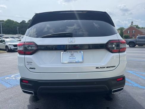 Certified 2025 Honda Pilot Black Edition image 9