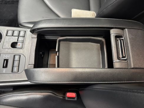 Used 2023 Toyota Highlander XLE AWD/4WD image 26