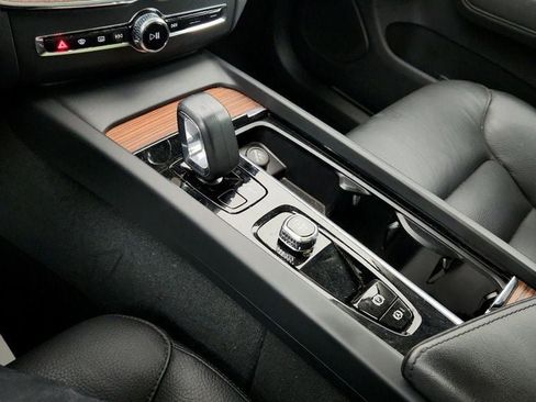 Used 2024 Volvo XC60 B5 Plus w/ Climate Package image 16