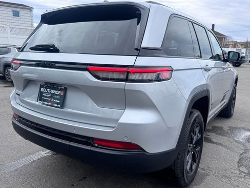 New 2025 Jeep Grand Cherokee Altitude image 7