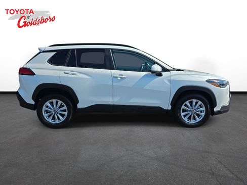 Used 2022 Toyota Corolla Cross LE FWD image 4