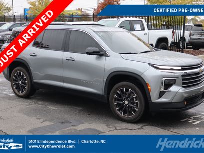 Certified 2025 Chevrolet Traverse LT w/ Sun and Wheel Package