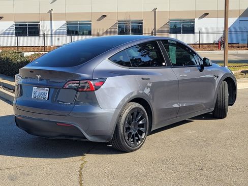 Used 2023 Tesla Model Y Long Range image 4
