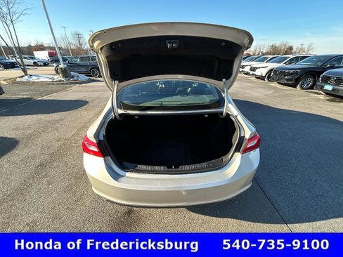 Used 2016 Chevrolet Malibu LT w/ Leather Package image 12