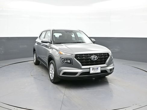 Used 2023 Hyundai Venue SE w/ Cargo Package image 3