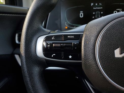 Used 2025 Kia Sportage LX image 21