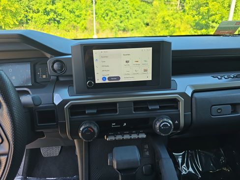 Certified 2024 Toyota Tacoma SR5 AWD/4WD image 21