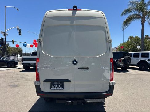 Used 2023 Mercedes-Benz Sprinter 2500 image 12