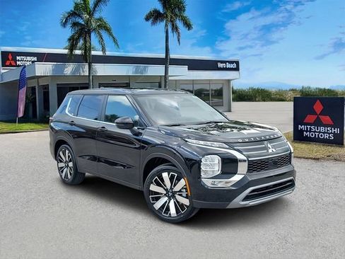 New 2025 Mitsubishi Outlander SE image 1