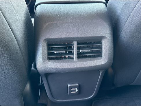 Used 2024 Chevrolet Equinox LT FWD image 23