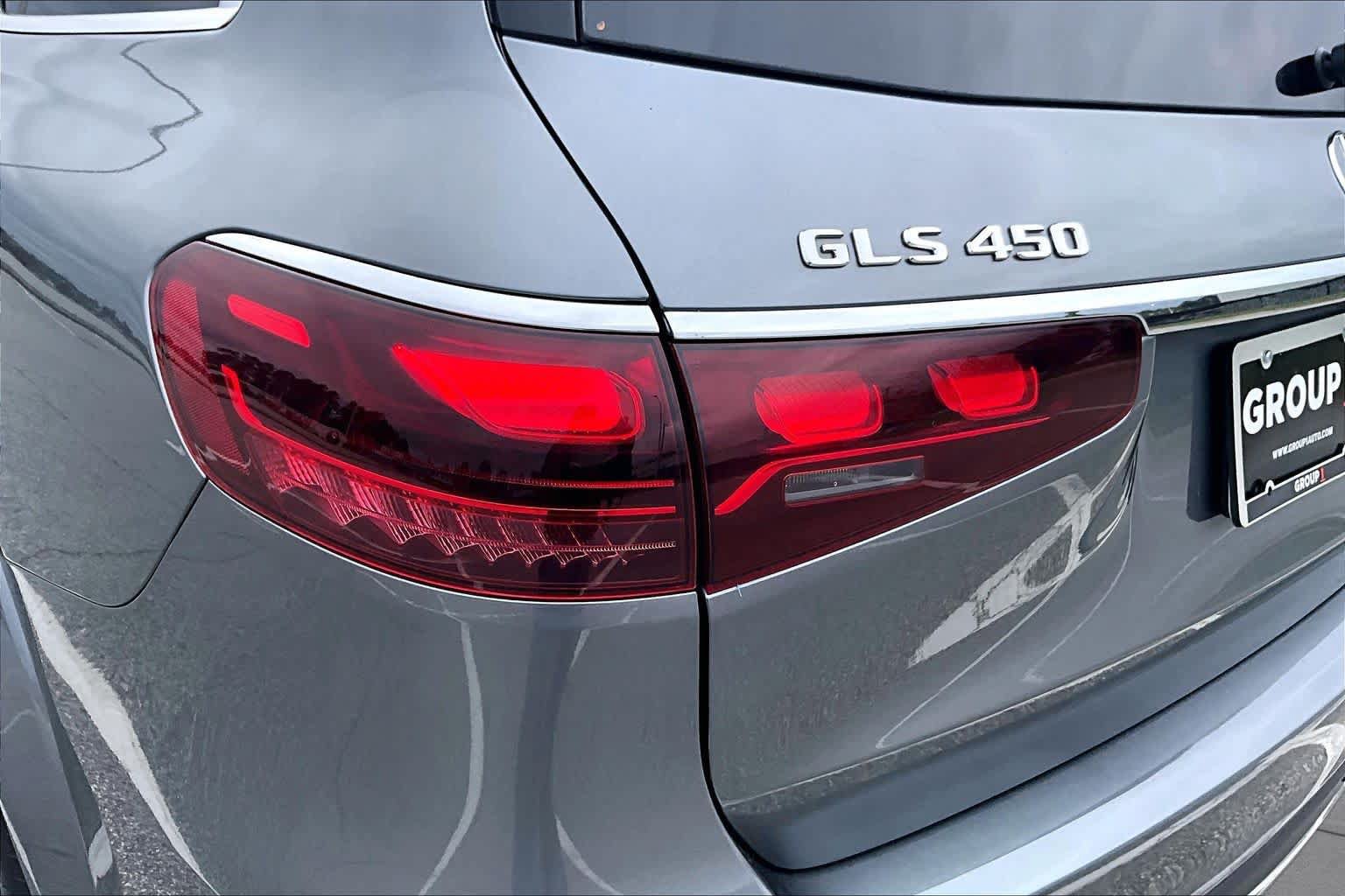 Used 2025 Mercedes-Benz GLS 450 4MATIC w/ AMG Line Exterior image 29