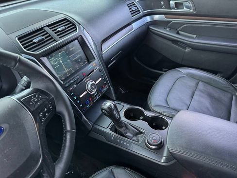 Used 2018 Ford Explorer Limited w/ Equipment Group 301A AWD/4WD image 18