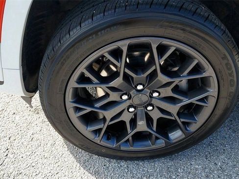 Used 2023 Jeep Grand Cherokee L Summit w/ High Altitude Package image 9