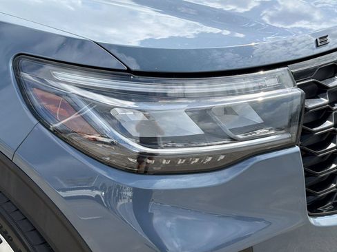 Certified 2025 Ford Explorer ST-Line RWD image 11