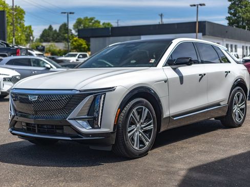 Used 2024 Cadillac Lyriq Luxury RWD image 4