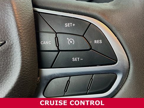 Used 2023 Chrysler 300 Touring w/ Sport Appearance Package image 15