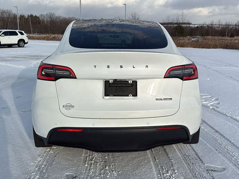 Used 2021 Tesla Model Y Long Range image 8
