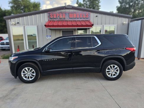 Used 2021 Chevrolet Traverse LS FWD image 3