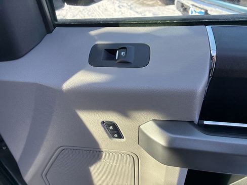 Used 2015 Ford F150 XLT image 28