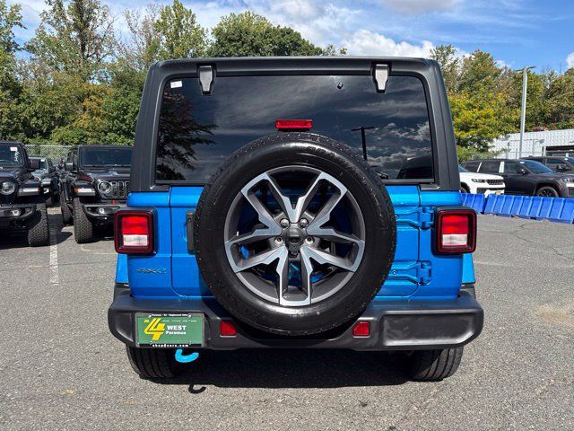 Used 2024 Jeep Wrangler Unlimited w/ Convenience Group AWD/4WD image 17
