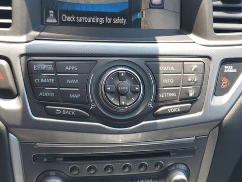 Used 2019 Nissan Pathfinder SL AWD/4WD image 18
