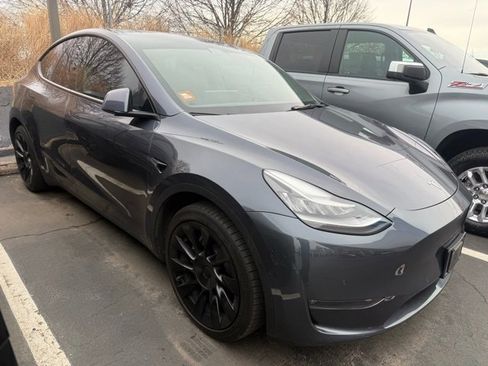 Used 2021 Tesla Model Y Long Range image 3