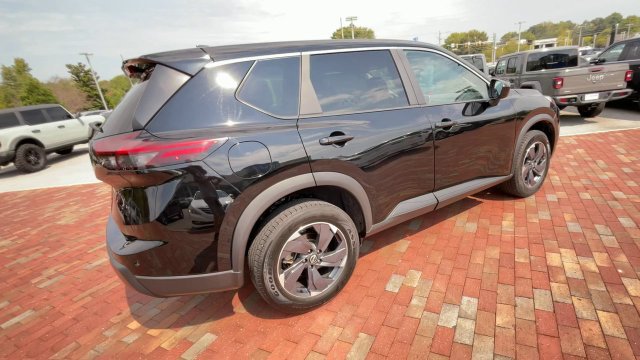 Used 2025 Nissan Rogue SV FWD image 9