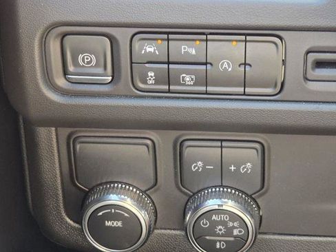 Used 2023 GMC Yukon SLT w/ SLT Premium Package image 44