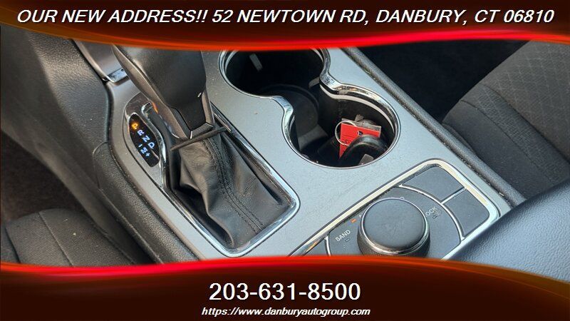 Used 2019 Jeep Grand Cherokee Laredo AWD/4WD image 22