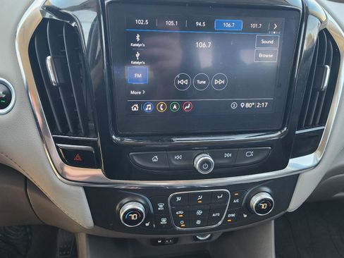 Used 2021 Chevrolet Traverse LT w/ LT Premium Package AWD/4WD image 9