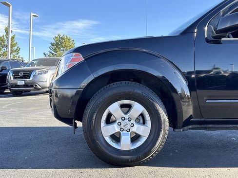 Used 2013 Nissan Frontier SV image 23