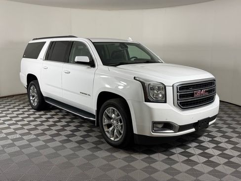 Used 2020 GMC Yukon XL SLE w/ SLE Value Package AWD/4WD image 2